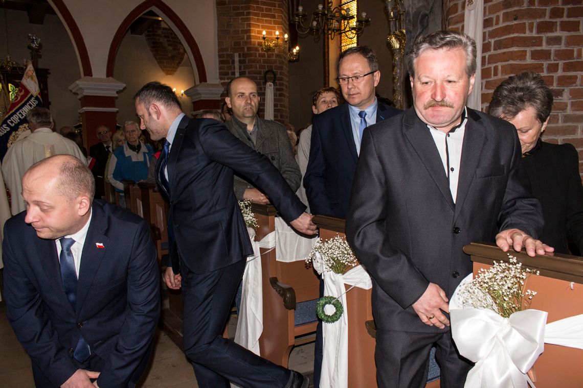 FOTO: Msza Święta w intencji ojczyzny w ramach obchodów 25 lat Samorządności w Polsce FOTO: Msza Święta w intencji ojczyzny w ramach obchodów 25 lat Samorządności w Polsce