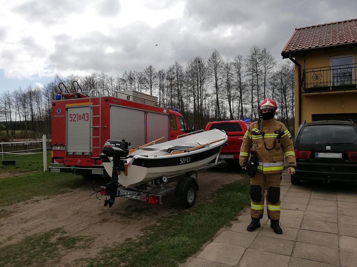 (FOTO) PILNE: Akcja ratunkowa w miejscowości Marianka (Godziszewo). Mężczyzna wypadł z łódki 