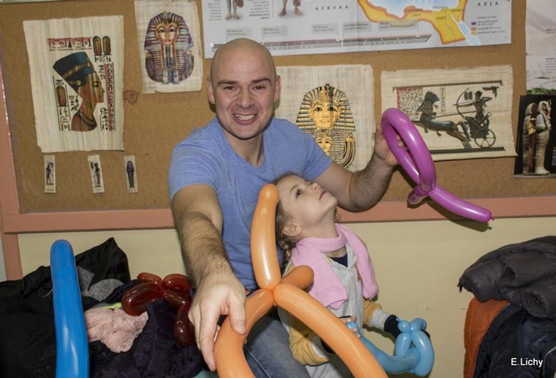 FOTO: Przez zabawę dali radość podopiecznym szpitala FOTO: Przez zabawę dali radość podopiecznym szpitala