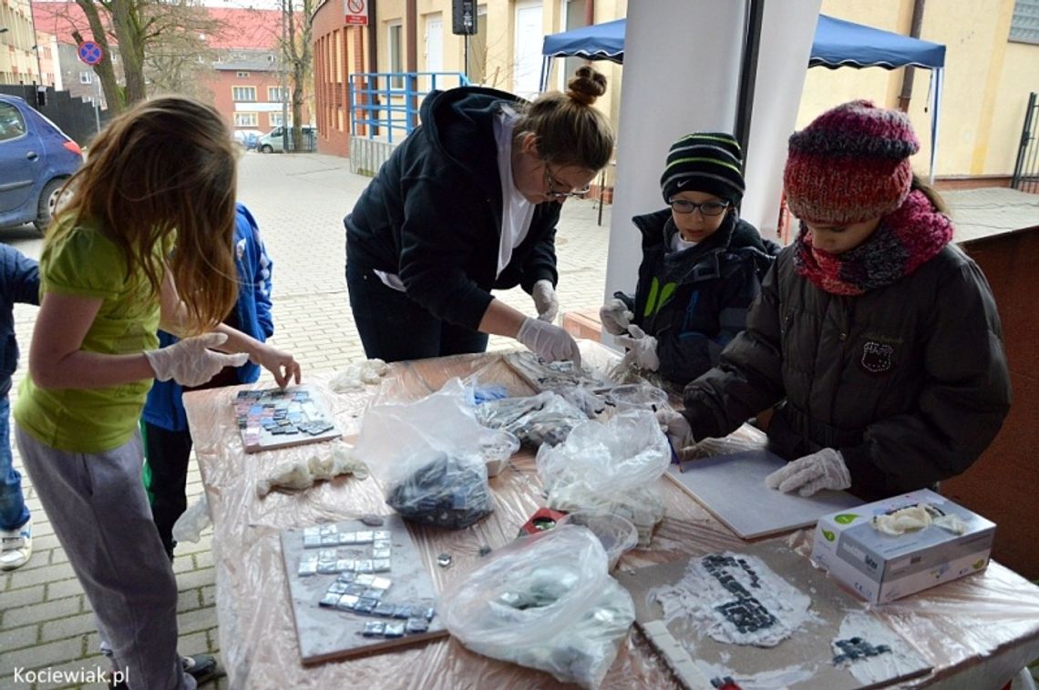 FOTO: "Spotkanie Sąsiedzkie". Wspólne zabawy, integracja i wymiana pomysłów na miejską przestrzeń FOTO: "Spotkanie Sąsiedzkie". Wspólne zabawy, integracja i wymiana pomysłów na miejską przestrzeń