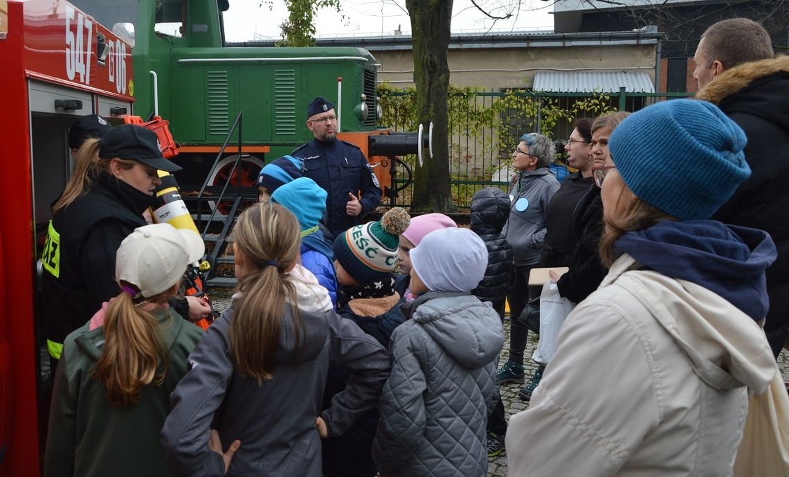 [FOTO] Spotkanie tczewskich policjantów z dziećmi i młodzieżą, a także z ich rodzicami na temat bezpieczeństwa