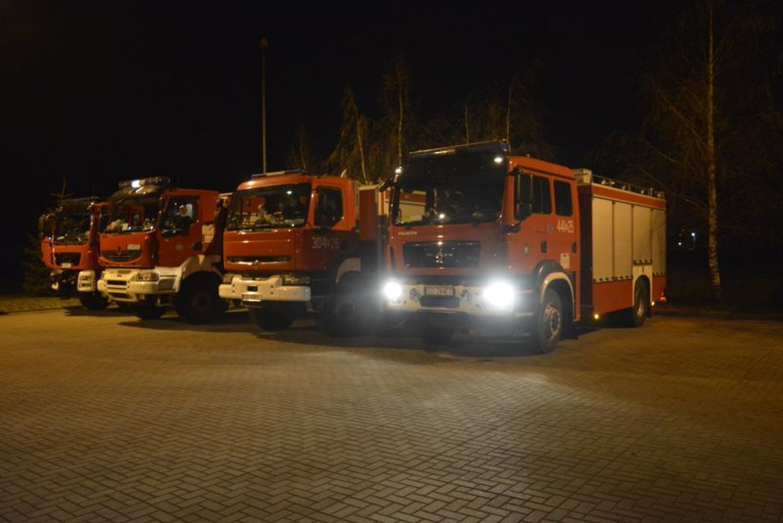 FOTO: Strażacy ze Starogardu jadą gasić Biebrzański Park Narodowy. Do celu zostało im 160 km 