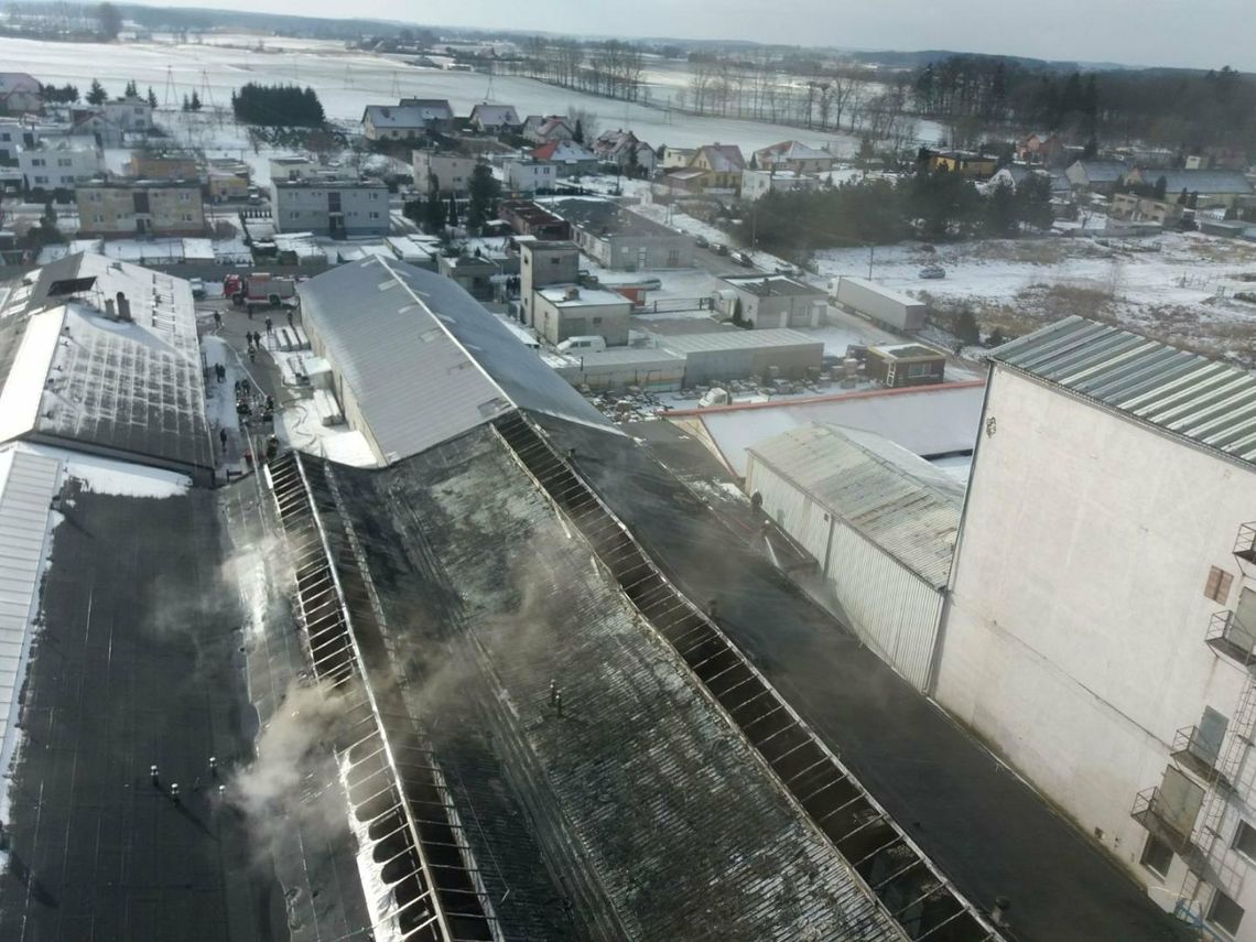 FOTO: Wielki pożar w Nowej Wsi Rzecznej. W akcji brało udział 19 zastępów straży FOTO: Wielki pożar w Nowej Wsi Rzecznej. W akcji brało udział 19 zastępów straży