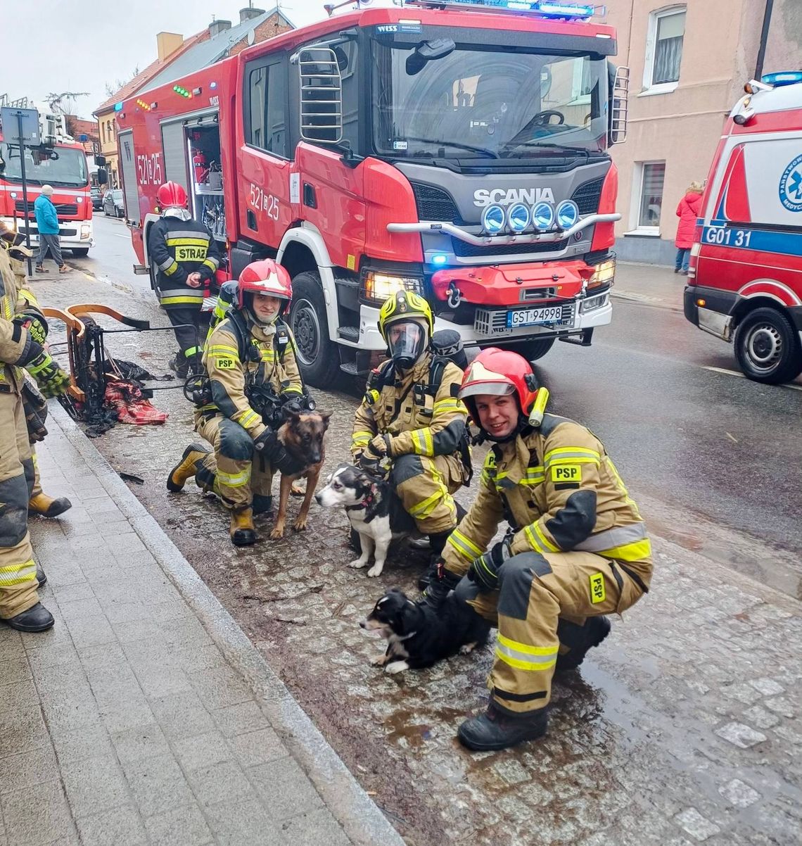 [FOTO] Wracamy do sprawy pożaru budynku przy ul. Kościuszki. 1 osoba ranna, strażacy ewakuowali zwierzęta domowe