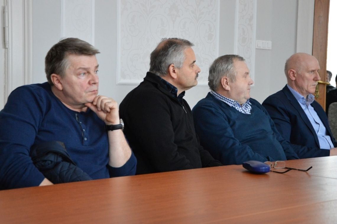 Głodowe pensje kierowców. 40 lat stażu pracy i 1800 zł. Zatrważające realia pracy Głodowe pensje kierowców. 40 lat stażu pracy i 1800 zł. Zatrważające realia pracy