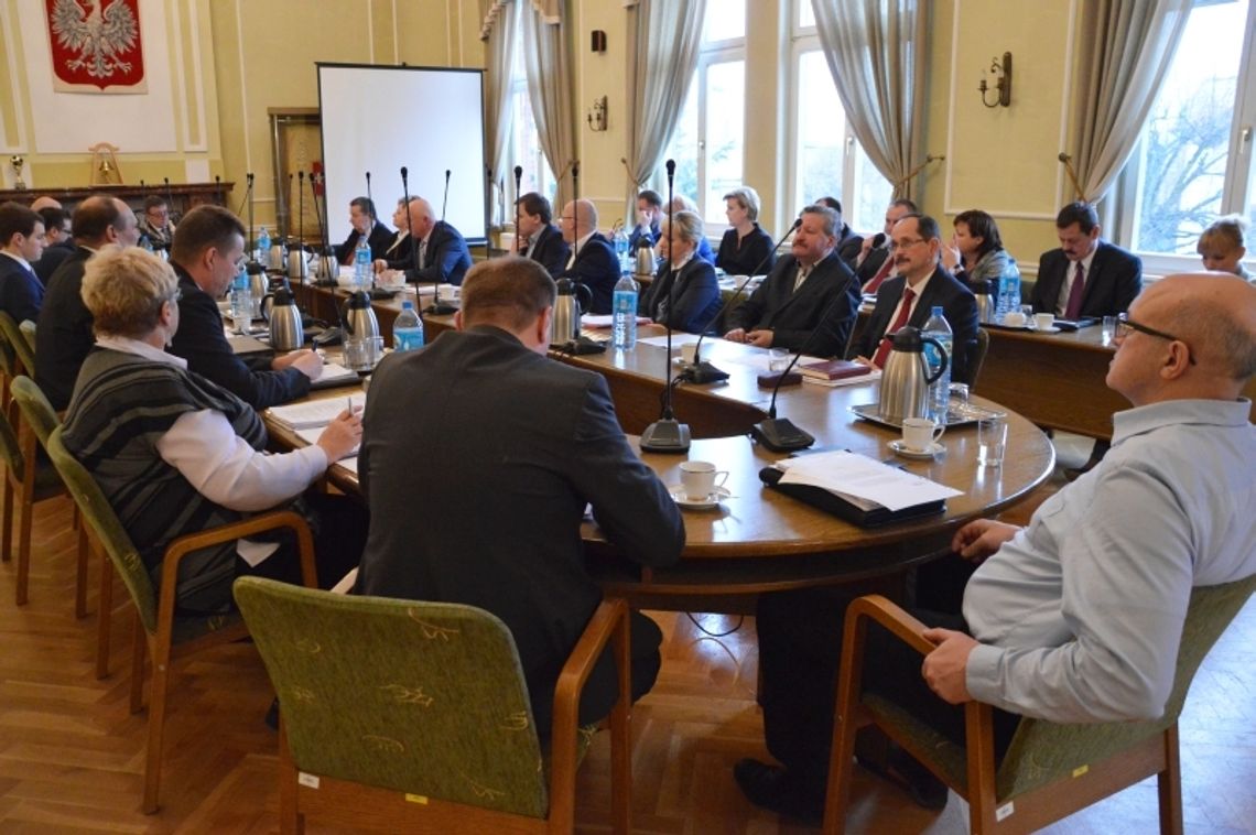 Gorąco na sesji. Zarządzono kilkugodzinną przerwę. Co będzie dalej? 