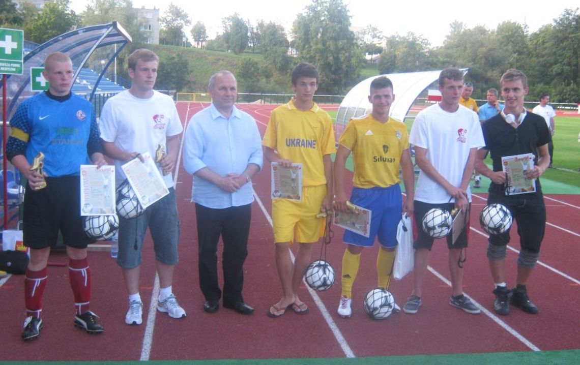 Grali pięknie, dla „Kazika”. Turniej  Starogard Deyna Cup 2012