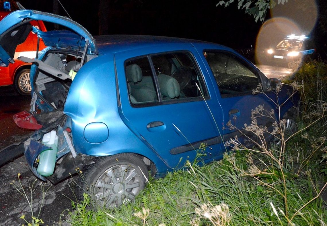 Groźny wypadek w Wielkim Bukowcu. Trzy ranne osoby trafiły do szpitala