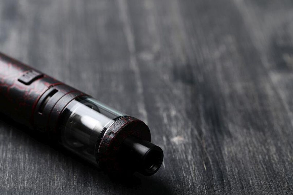 Historia i rozwój e-papierosów: od wynalazku do nowoczesnych technologii