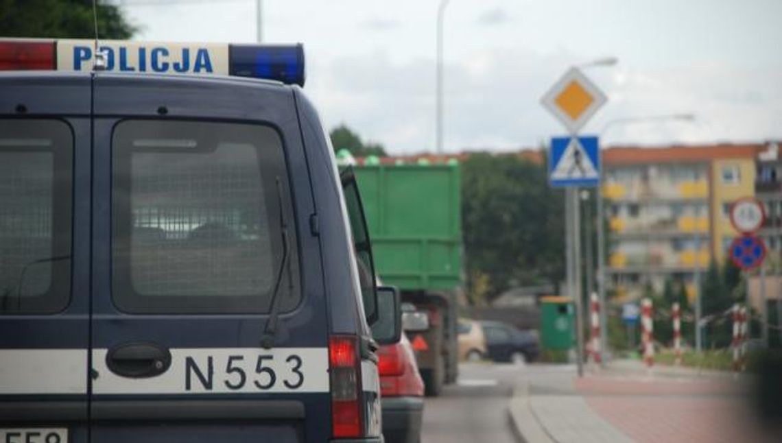 Holował i został odholowany. Kierowcy obu pojazdów zostali ukarani mandatami Holował i został odholowany. Kierowcy obu pojazdów zostali ukarani mandatami