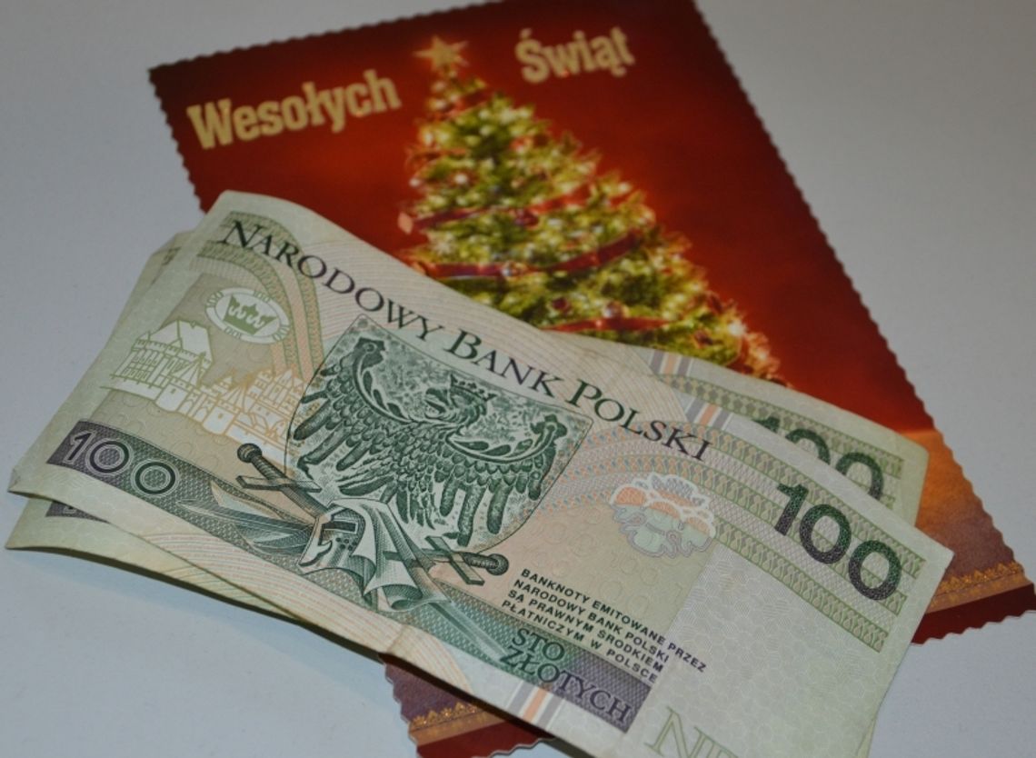Ile dają na Święta? Przeglądamy świąteczne portfele pracowników. Którzy pracodawcy doceniają najbardziej? 