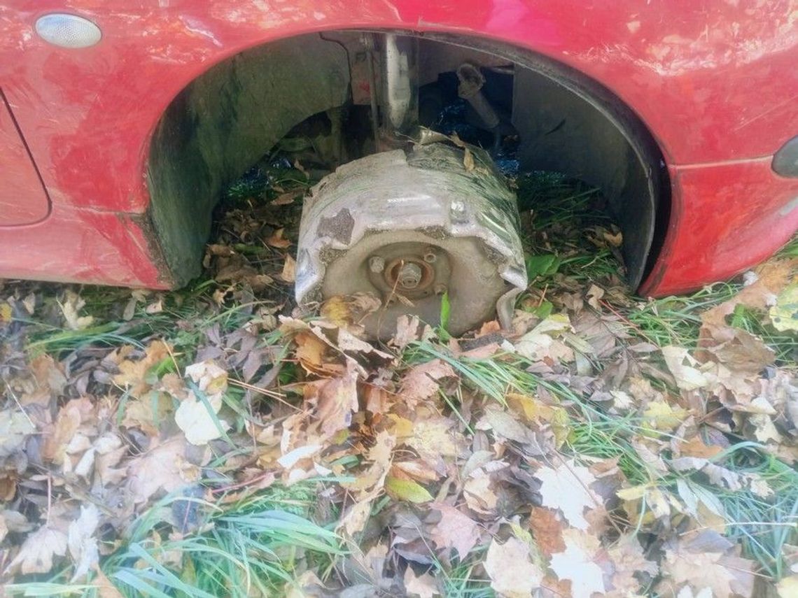 Jechał autem na feldze bez opony. Wydmuchał ponad dwa promile alkoholu!