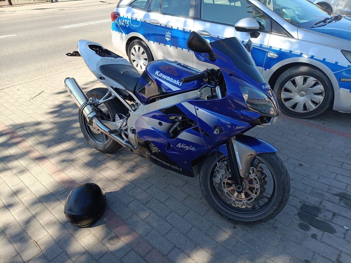 Jechał motocyklem bez uprawnień, przeglądu i…z tablicami rejestracyjnymi przypisanymi do innego pojazdu.