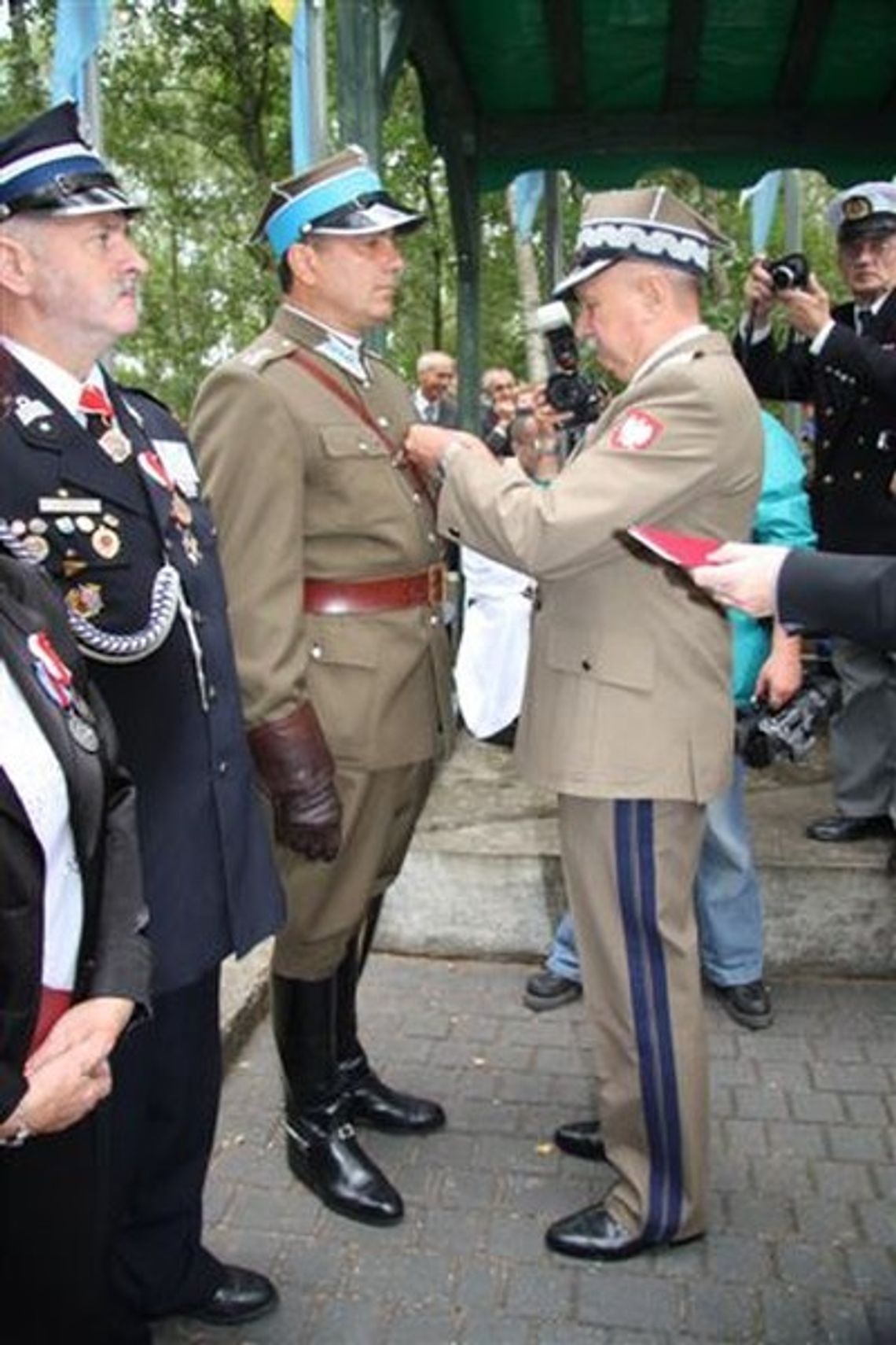 Kawalerzyści ochotniczo promują Kociewie. Patriotyczna lekcja na polu szarży