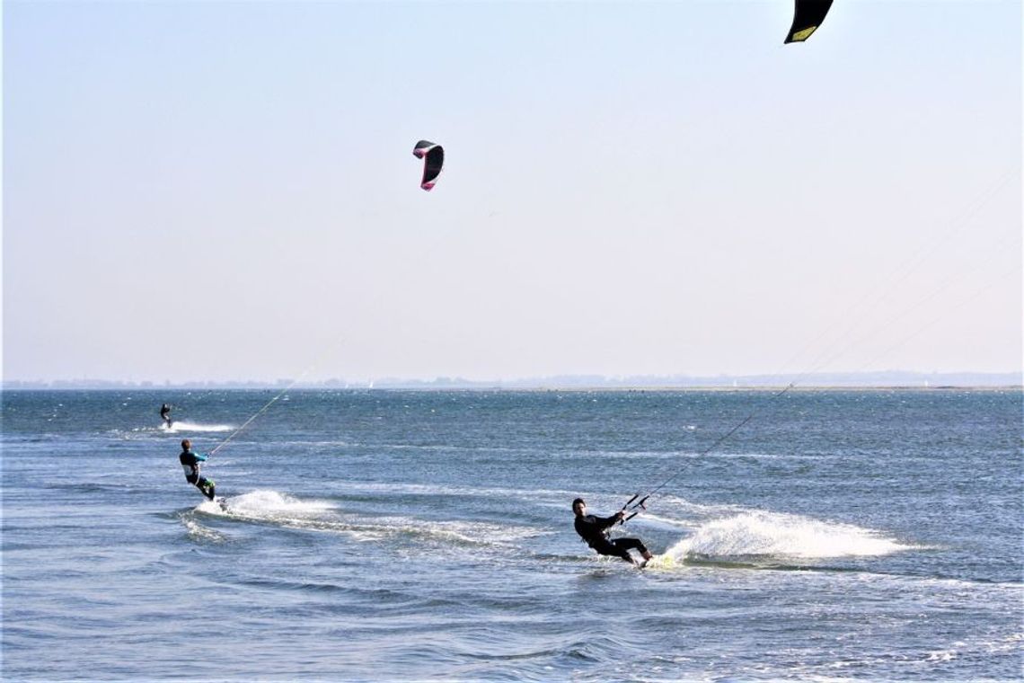 Kitesurfing – jak zacząć? Jaki sprzęt potrzebny?