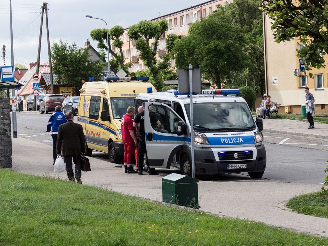 Kobieta wbiegła pod koła samochodu? Kobieta wbiegła pod koła samochodu?