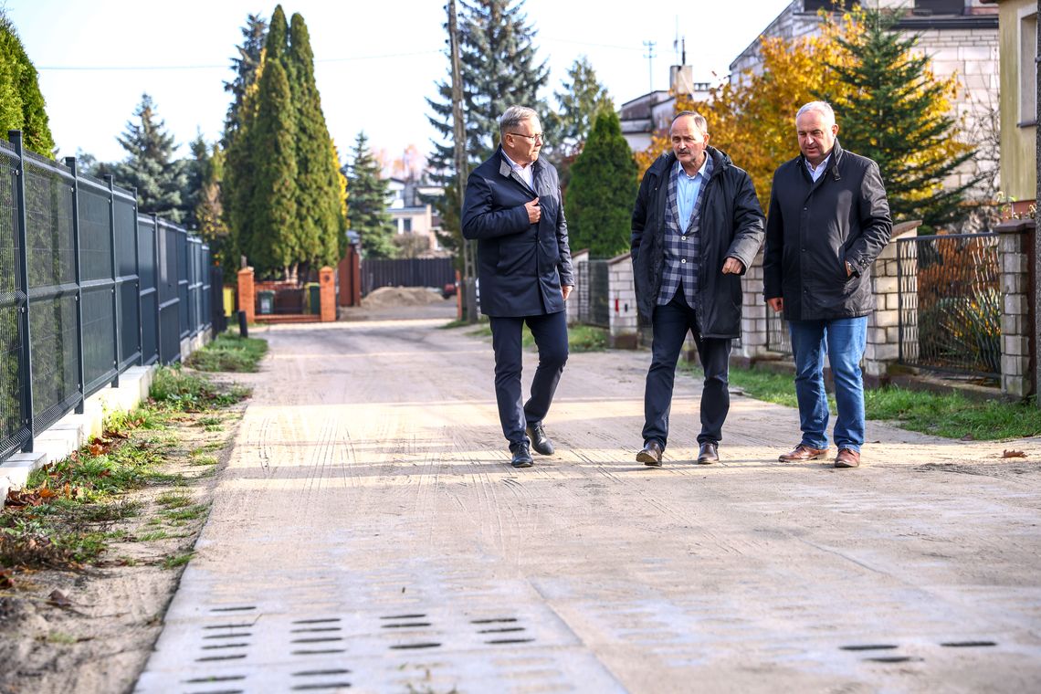 Kolejny kilometr dróg tymczasowo utwardzonych Kolejny kilometr dróg tymczasowo utwardzonych