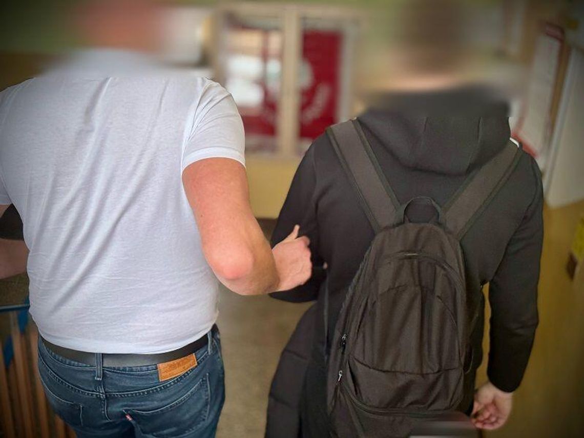 KONTROWERSJE: Napadli na 15-latka i zabrali mu pieniądze. Dwaj 17-latkowie odpowiedzą za swoje zachowanie