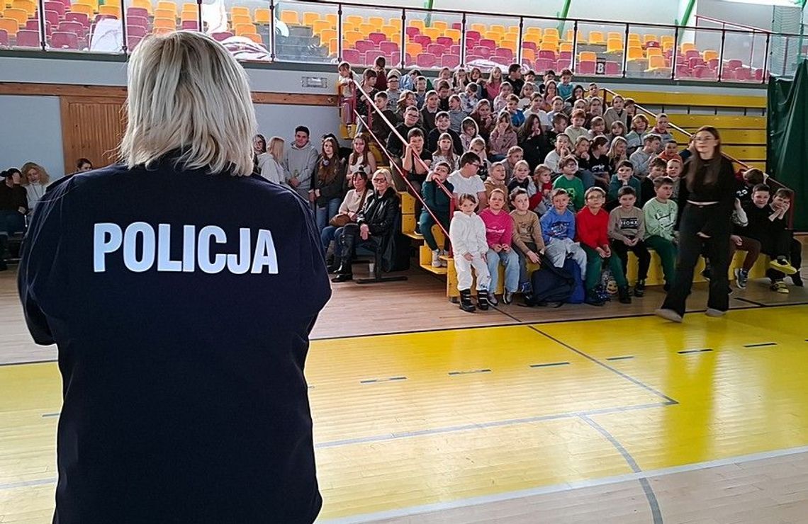 Kręci mnie bezpieczeństwo w zimie. Policjantka i Młodzieżowa Rada Miasta edukują najmłodszych