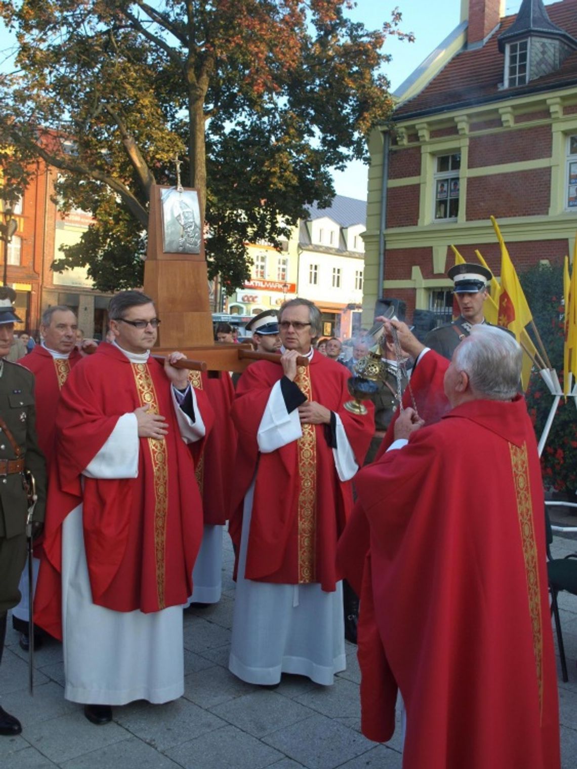 Królewskie wejście błogosławionego Polaka - starogardzkie parafie mają relikwie papieża Polaka