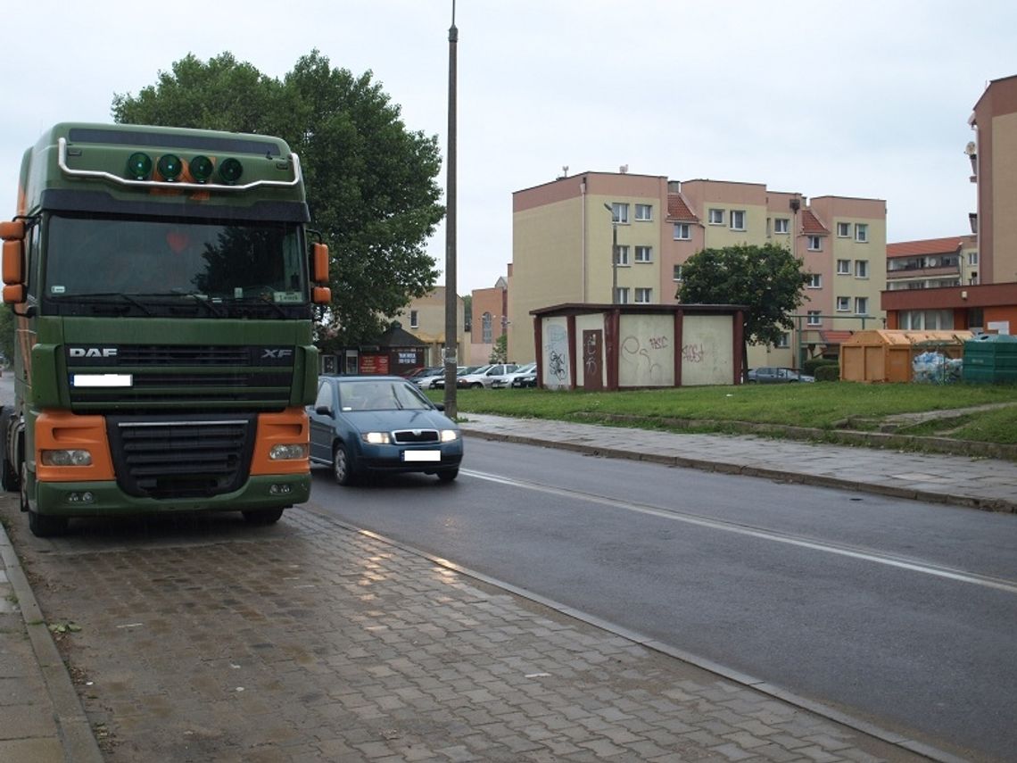 Kto ukradł znak zakazujący parkowania ciężarówkom? 