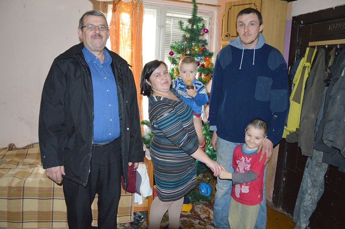 "Mamy siebie, a to najważniejsze". Rodzina z małymi dziećmi potrzebuje naszego wsparcia "Mamy siebie, a to najważniejsze". Rodzina z małymi dziećmi potrzebuje naszego wsparcia