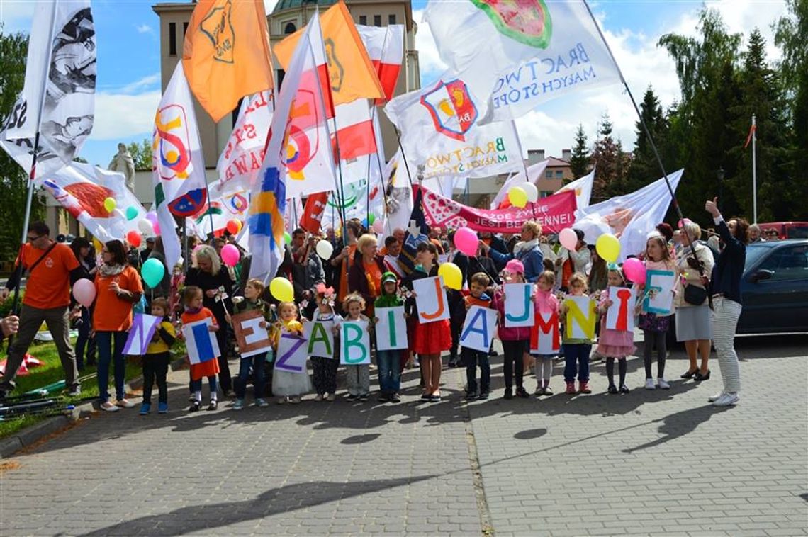 Marsz dla Życia i Rodziny. Kolorowo i ze śpiewem na ustach przeszli ulicami miasta Marsz dla Życia i Rodziny. Kolorowo i ze śpiewem na ustach przeszli ulicami miasta