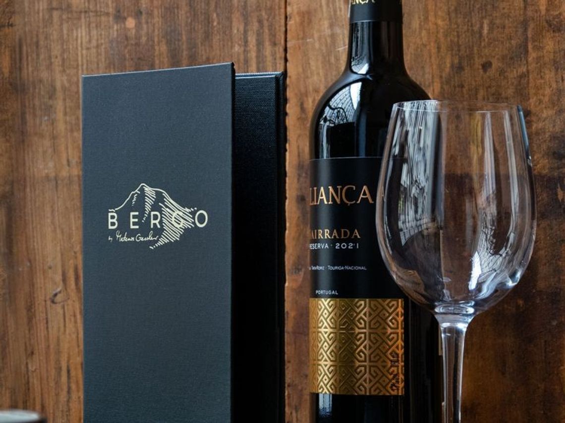 Menu barowe: Jak zaprojektować oprawę, która przetrwa wieczorną zmianę? Menu barowe: Jak zaprojektować oprawę, która przetrwa wieczorną zmianę?