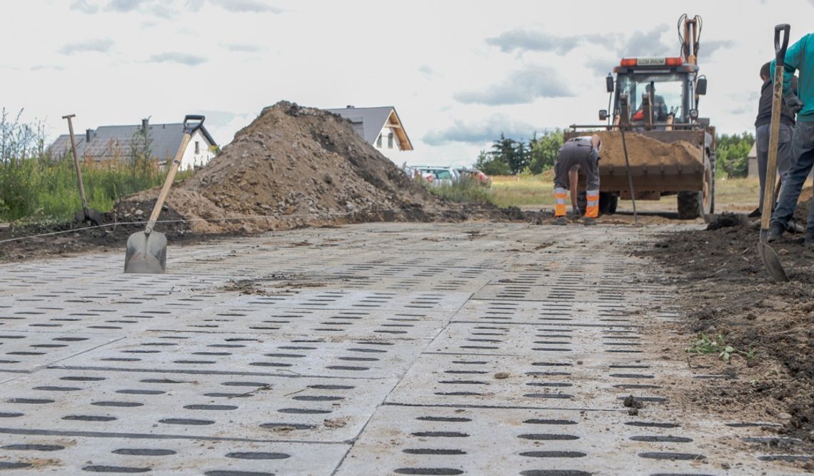 Miasto kontynuuje proces utwardzania dróg gruntowych