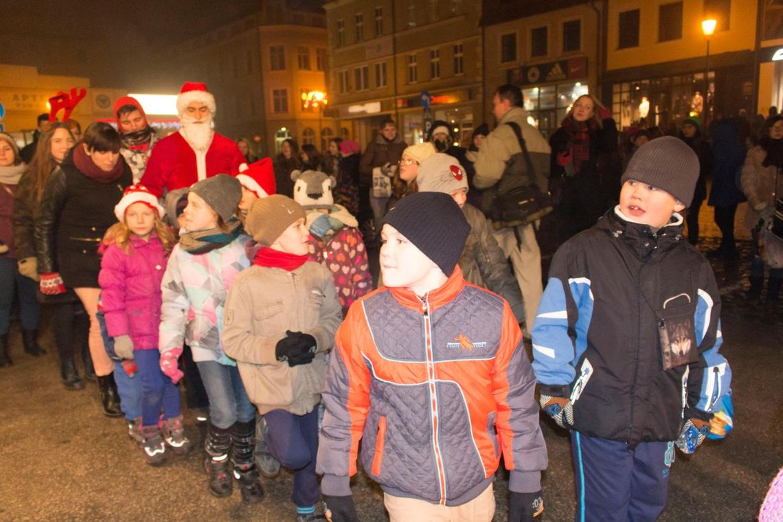 Mikołajki i Dzień wolontariusza na starogardzkim Rynku Mikołajki i Dzień wolontariusza na starogardzkim Rynku