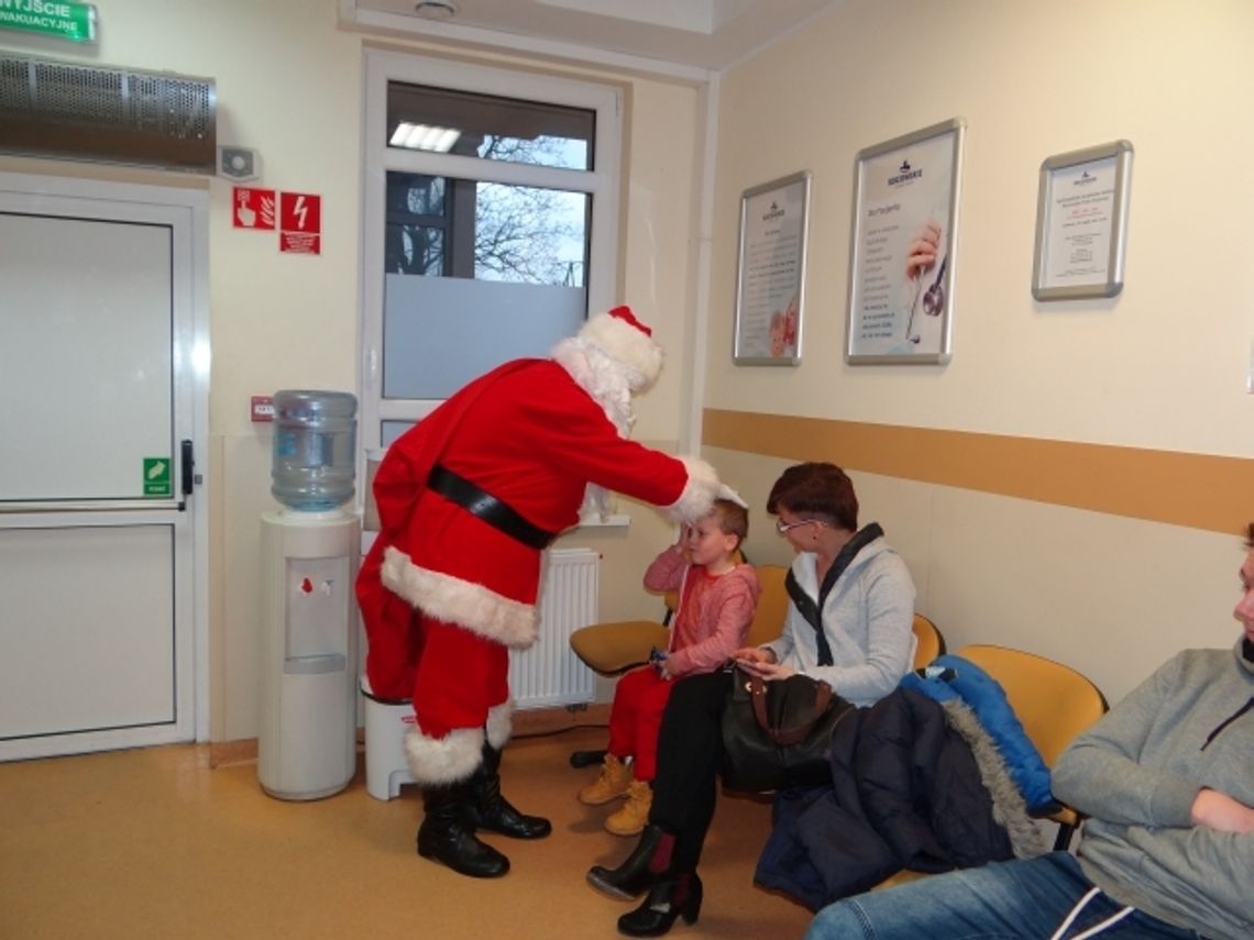 Mikołajki w starogardzkim szpitalu. Zobaczcie uśmiechy dzieci, które odwiedził Mikołaj! Mikołajki w starogardzkim szpitalu. Zobaczcie uśmiechy dzieci, które odwiedził Mikołaj!