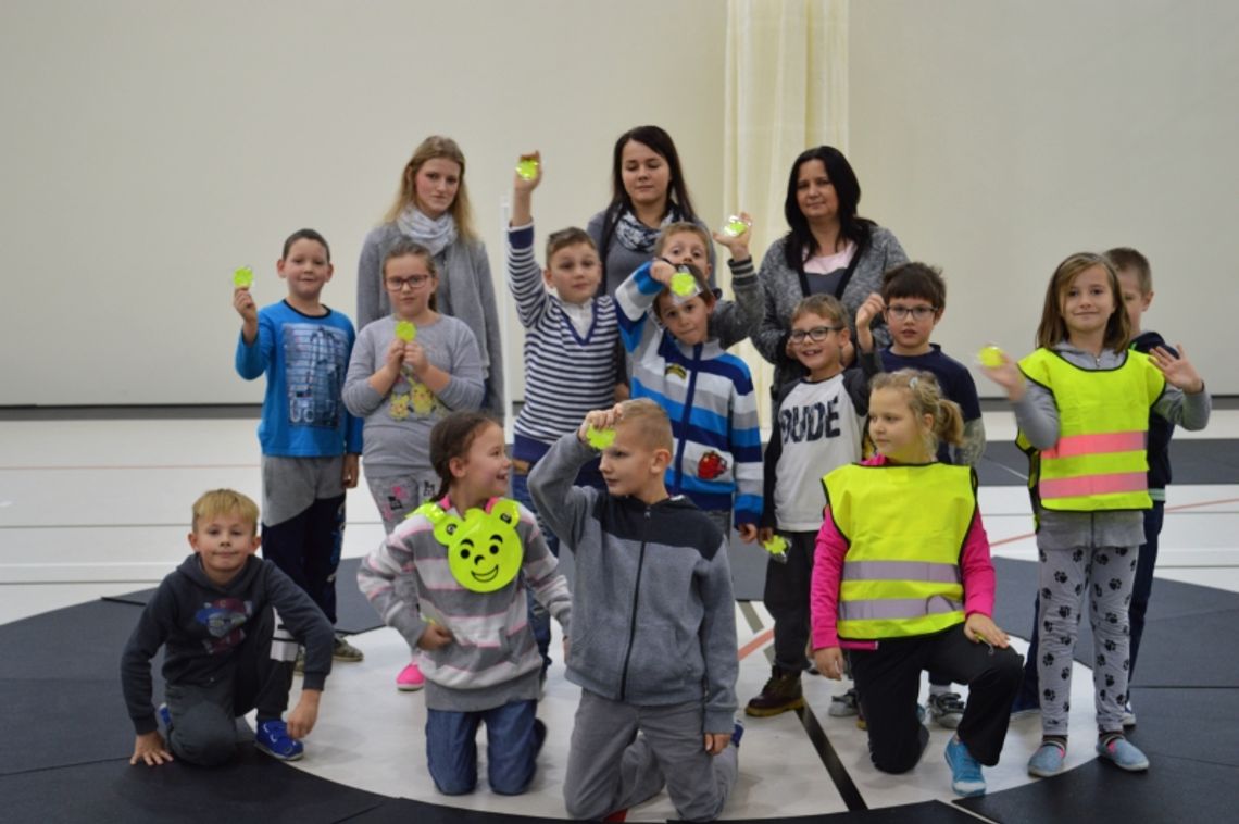 Mobilne miasteczko ruchu drogowego. Szkoła w Zblewie została wyposażona w nowy sprzęt edukacyjny Mobilne miasteczko ruchu drogowego. Szkoła w Zblewie została wyposażona w nowy sprzęt edukacyjny