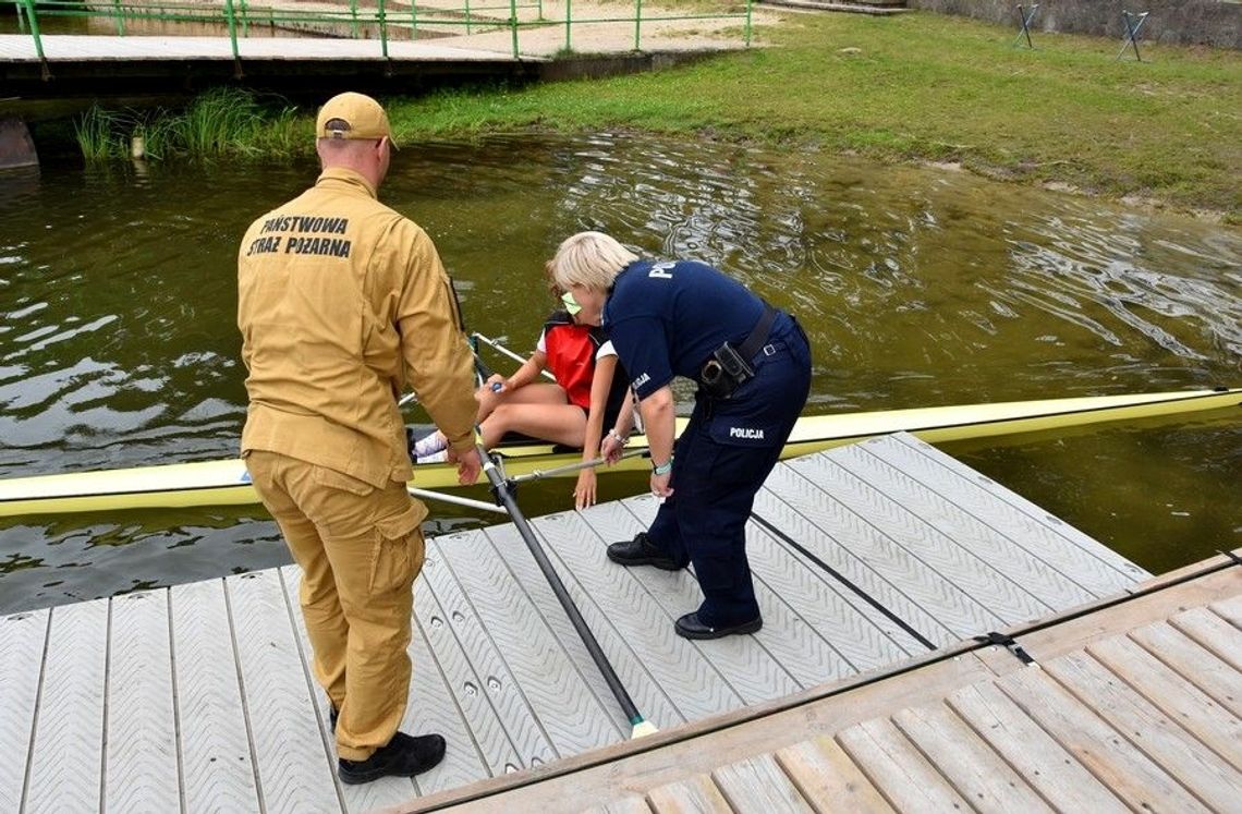 Mundurowi dbają o bezpieczny wypoczynek nad wodą oraz kontrolują kąpieliska