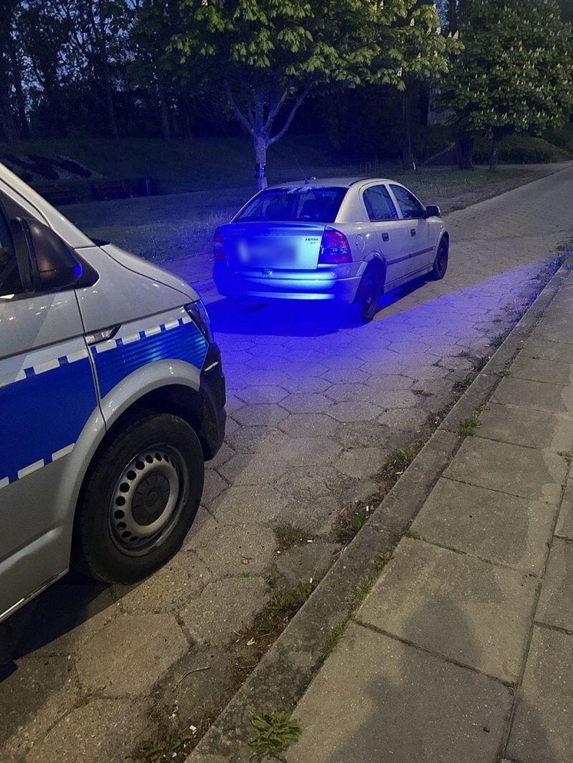 „Na gazie” i „na zakazie” – nieudana nocna przejażdżka 35-latka i 39-letniej motorowerzystki