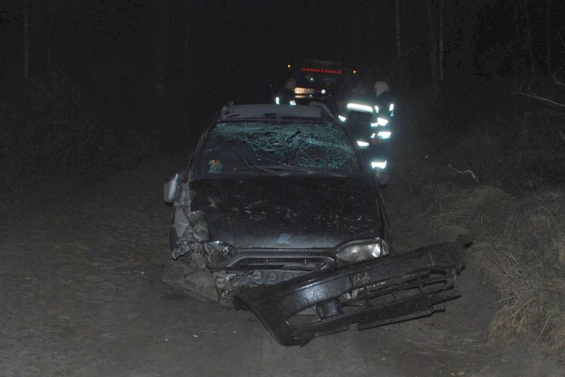 Na prostym odcinku drogi uderzył w drzewo - jechał &amp;quot;wężykiem&amp;quot;