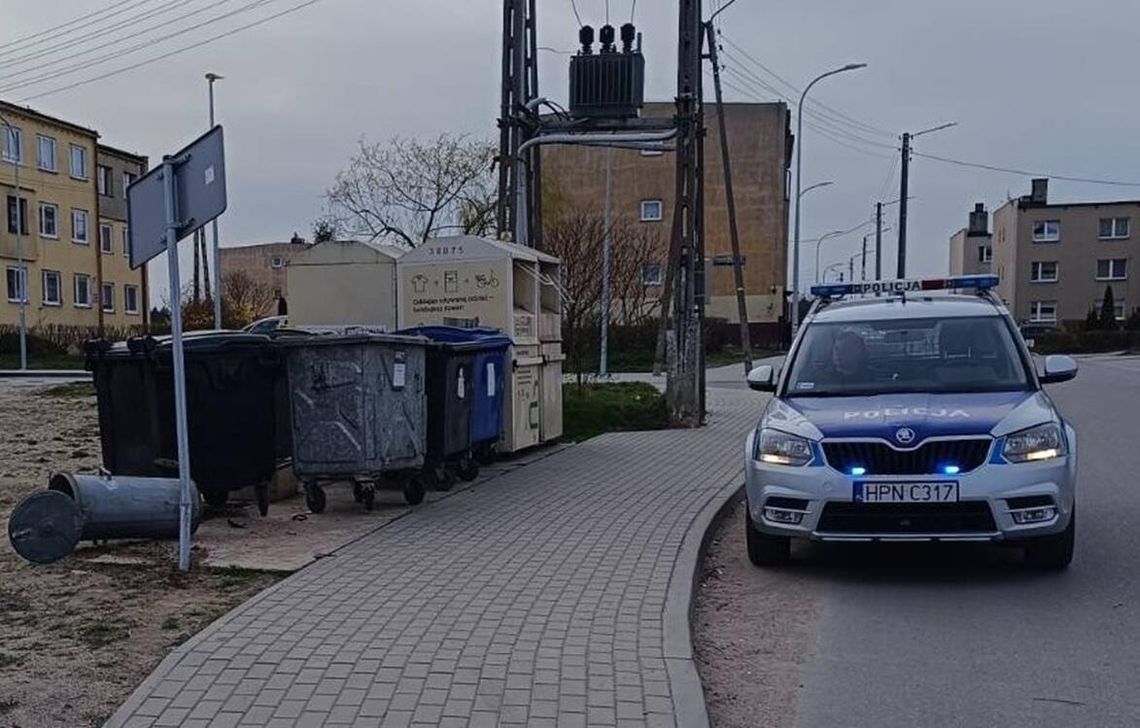 Na widok policjantów przyspieszył i uderzył w znak. Miał zakaz prowadzenia do 2030 roku