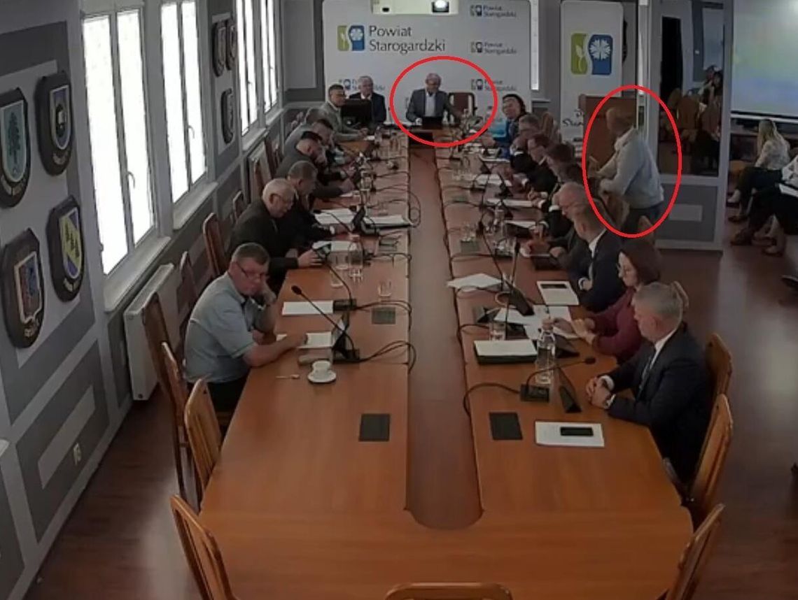 Nadzwyczajna Sesja Rady Powiatu. Brzoskowski zostaje przewodniczącym, ale sprawą zajmie się prokuratura