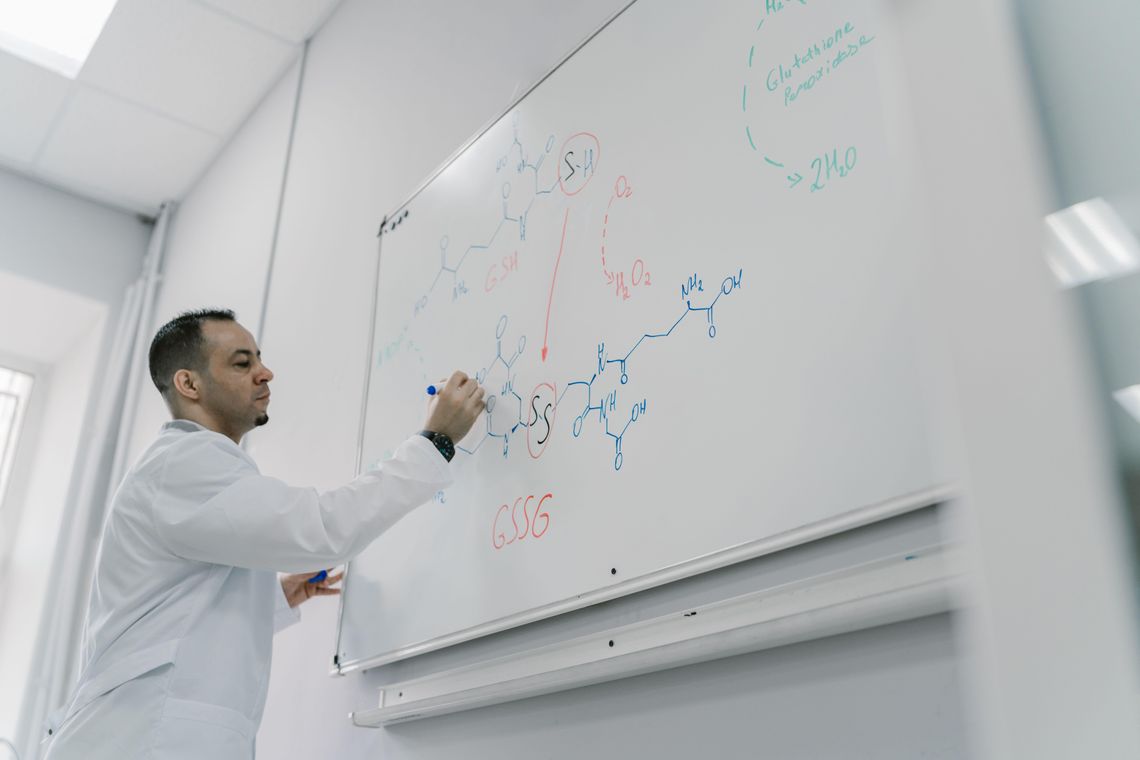 Najczęstsze błędy uczniów podczas nauki chemii i jak ich unikać Najczęstsze błędy uczniów podczas nauki chemii i jak ich unikać