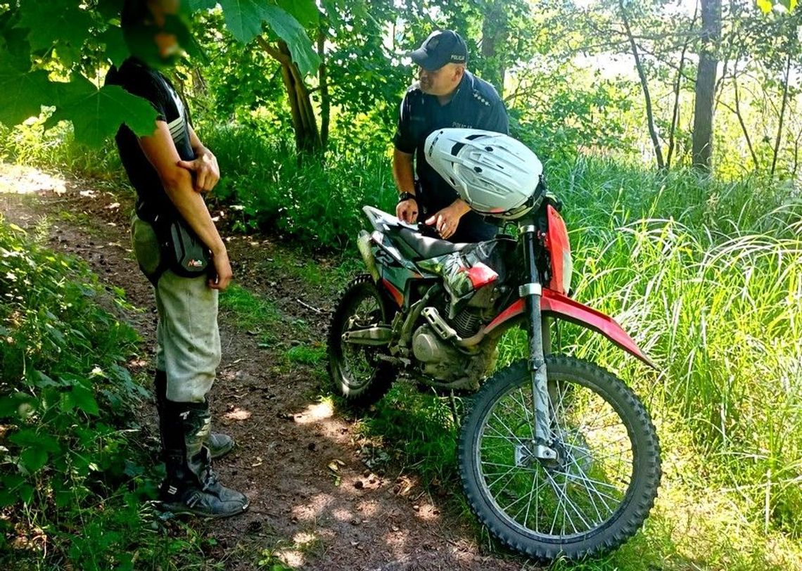 Nastolatkowie na crossach zatrzymani przez patrol Policji i Straży Leśnej
