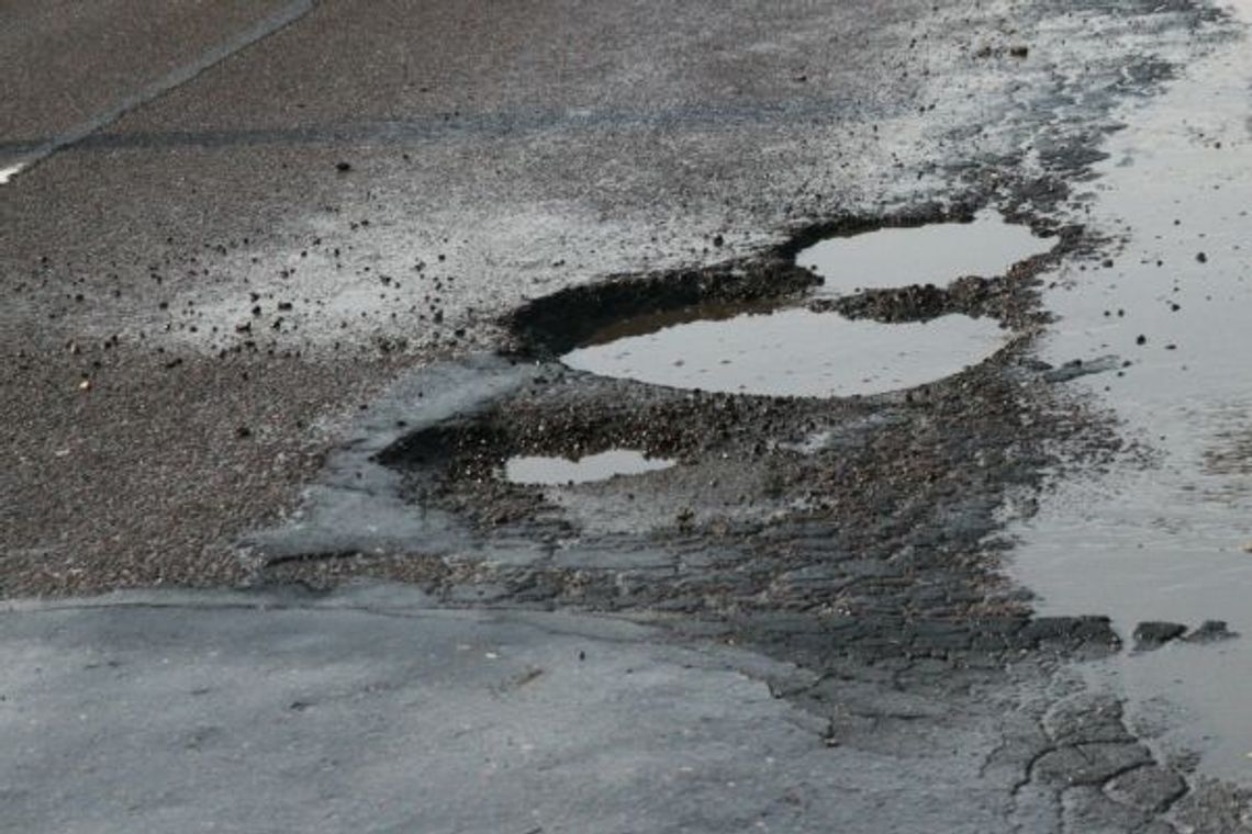 Nie wiedzą, czy przejadą w jednym kawałku. Skandaliczna droga na Lubichowo