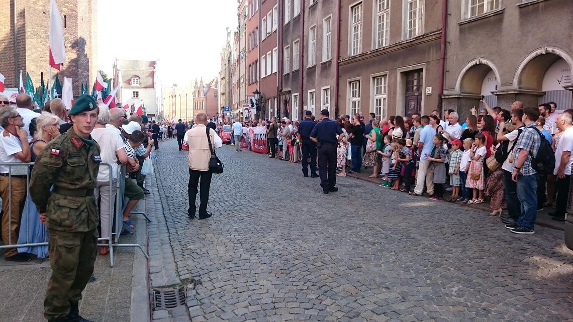 "Niech żyje Polska" Starogardzianie na uroczystościach pogrzebowych w Gdańsku "Niech żyje Polska" Starogardzianie na uroczystościach pogrzebowych w Gdańsku