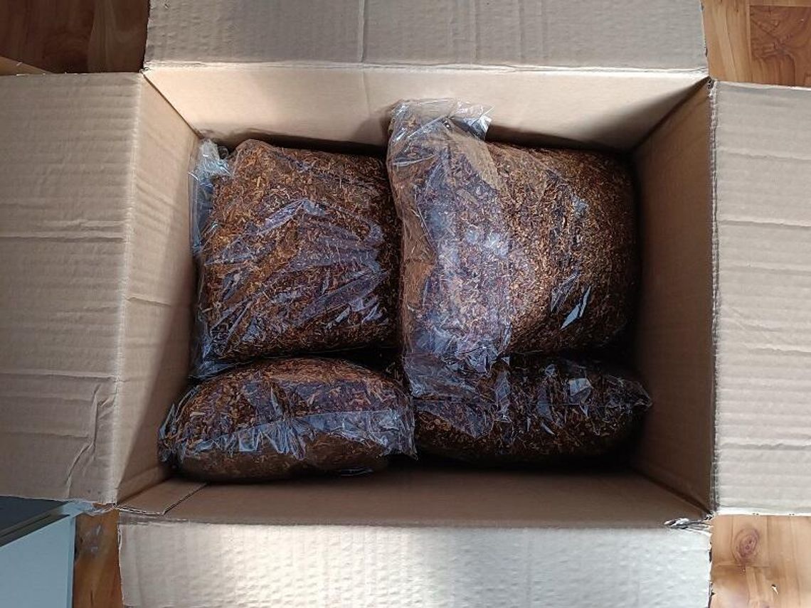 Nielegalny tytoń w paczkach. Policjanci prowadzą sprawę przesyłki z krajanką tytoniową