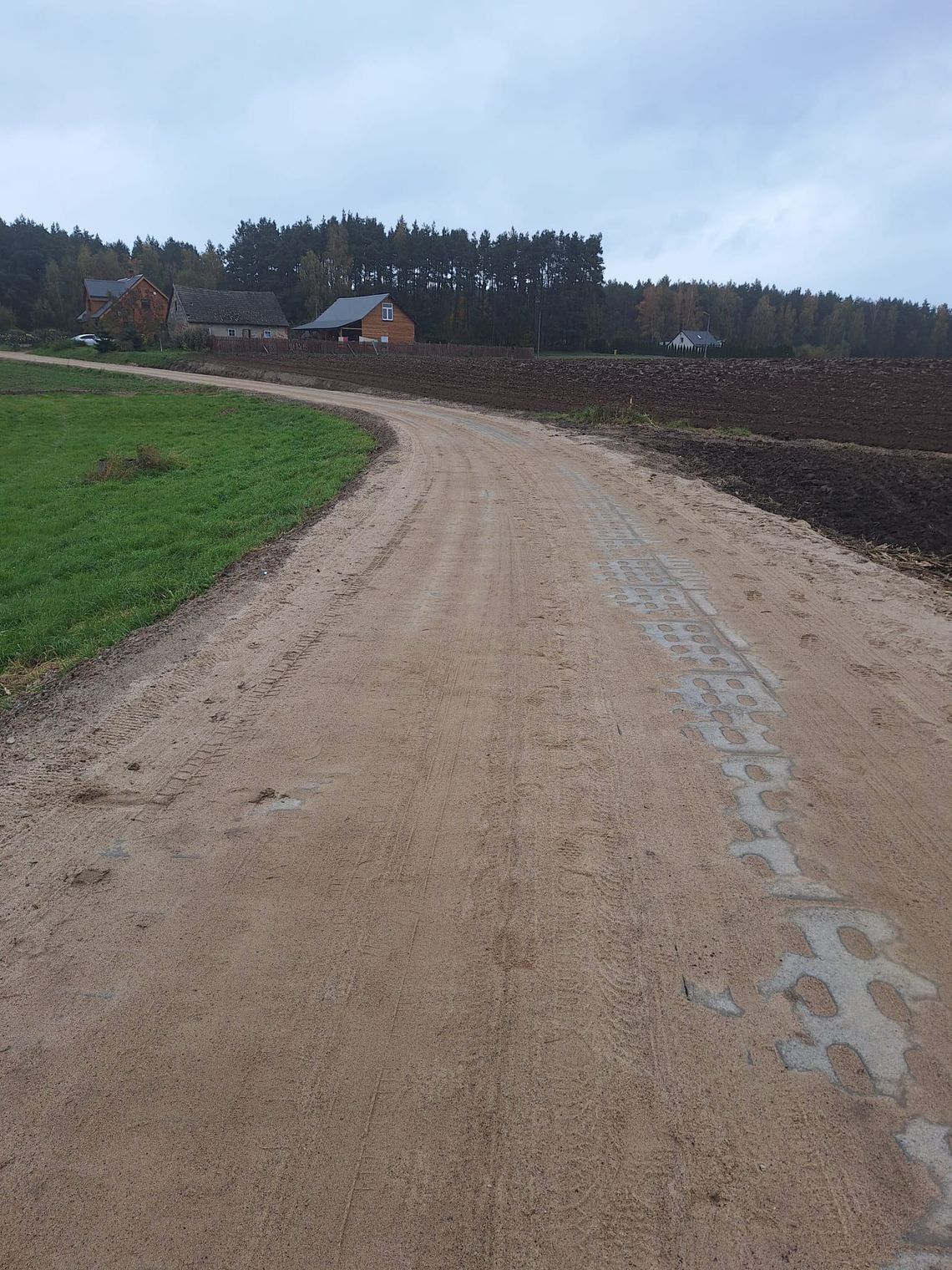 Nowa droga dojazdowa w Zielonej Górze gotowa! Nowa droga dojazdowa w Zielonej Górze gotowa!