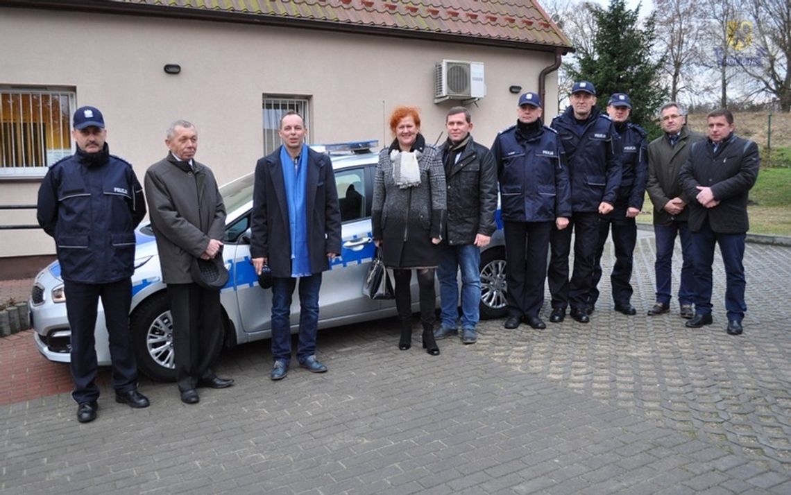 Nowe narzędzie do codziennej pracy. Policjanci ze Skórcza otrzymali nowy radiowóz Nowe narzędzie do codziennej pracy. Policjanci ze Skórcza otrzymali nowy radiowóz