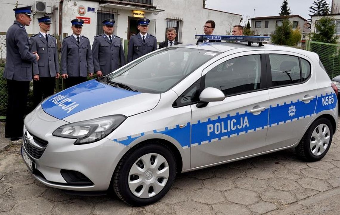 Nowy radiowóz dla policjantów z Lubichowa