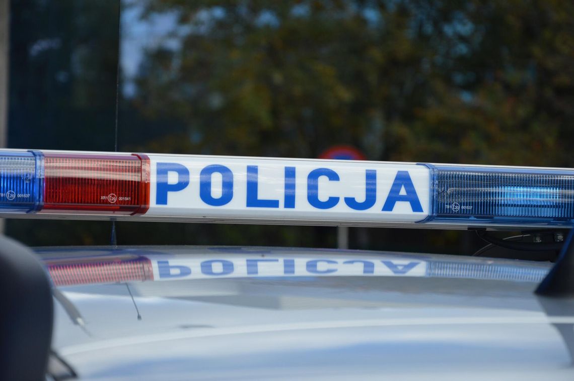 Obcokrajowiec uderzony zgrzewką wody i zwyzywany. Sprawą zajęła się policja