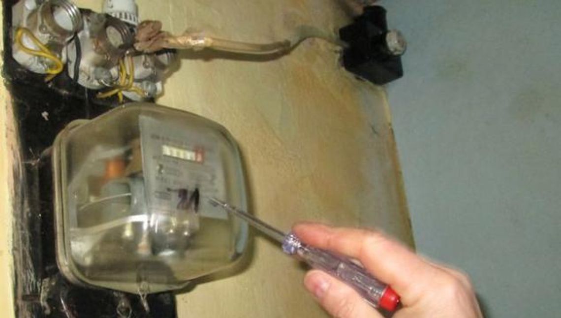 Odłączyli prąd, bo…sąsiad nie płacił Odłączyli prąd, bo…sąsiad nie płacił