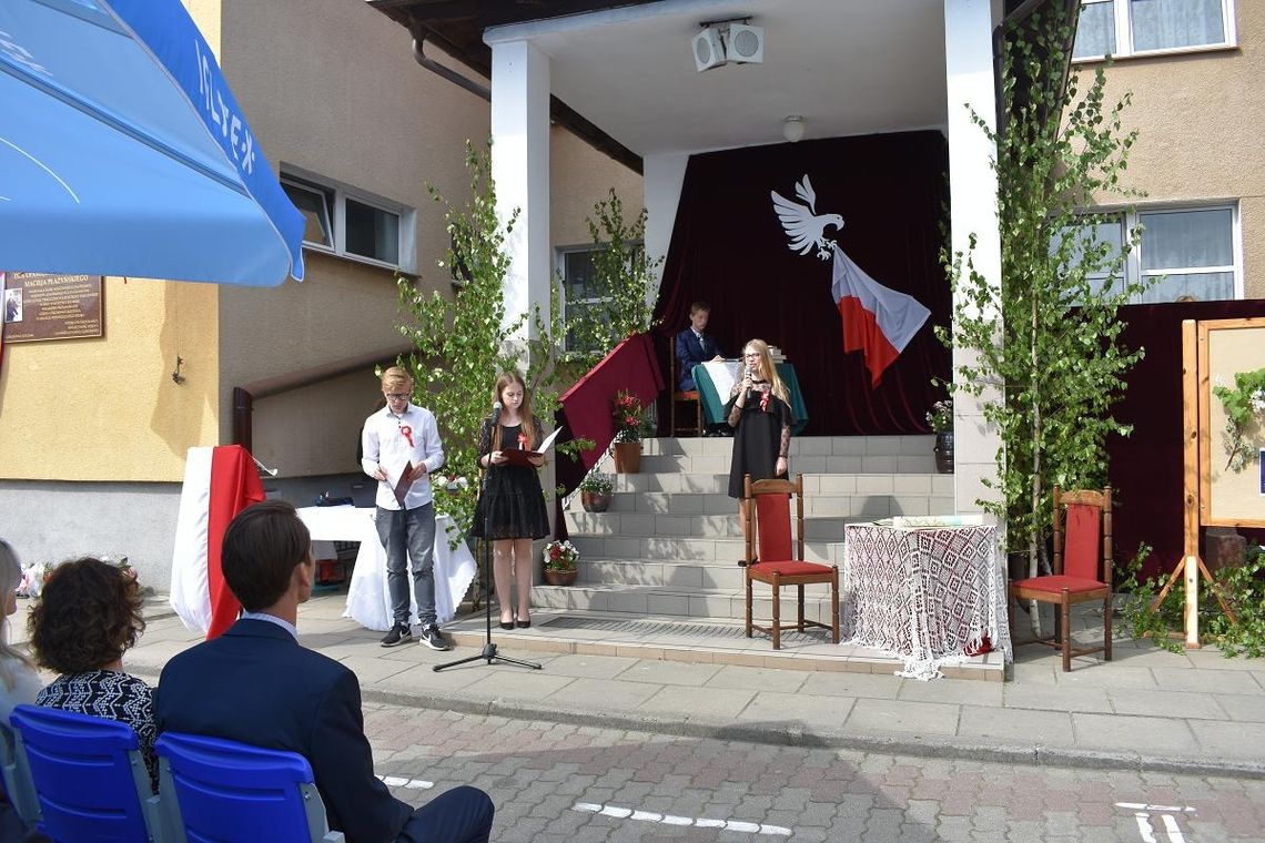 Odsłonięto tablice upamiętniającą Macieja Płażyńskiego Odsłonięto tablice upamiętniającą Macieja Płażyńskiego
