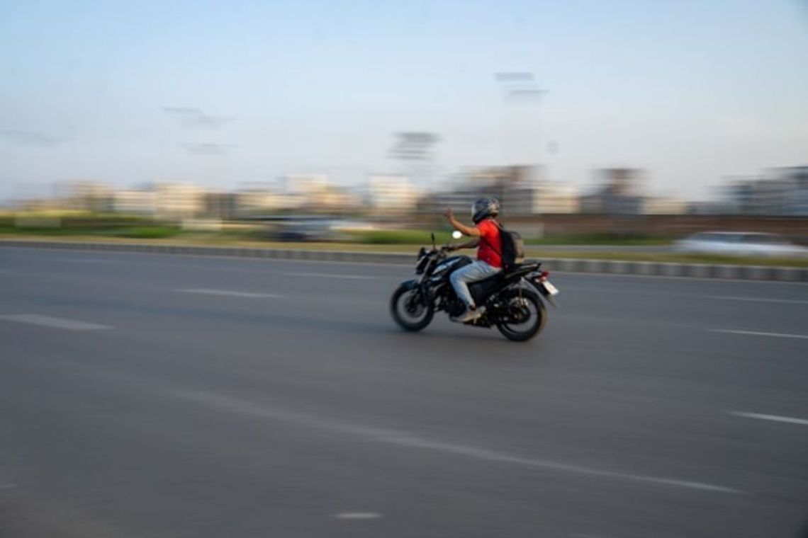 Odzież ochronna na motocykl – co warto mieć poza kaskiem?