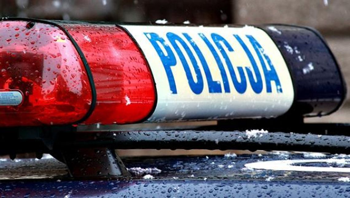 Opady deszczu ze śniegiem i ujemne temperatury. Policjanci apelują o rozwagę na drodze